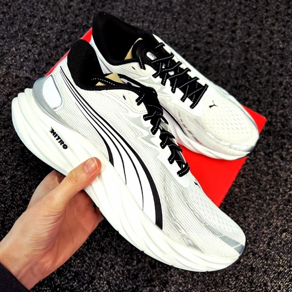 Puma Velocity NITRO 4 White/Black/silver SN 311141-02 Womes Running Shoe Size 7 - Picture 2 of 14